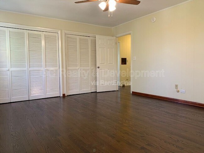 Building Photo - 87 W Surrey Ln