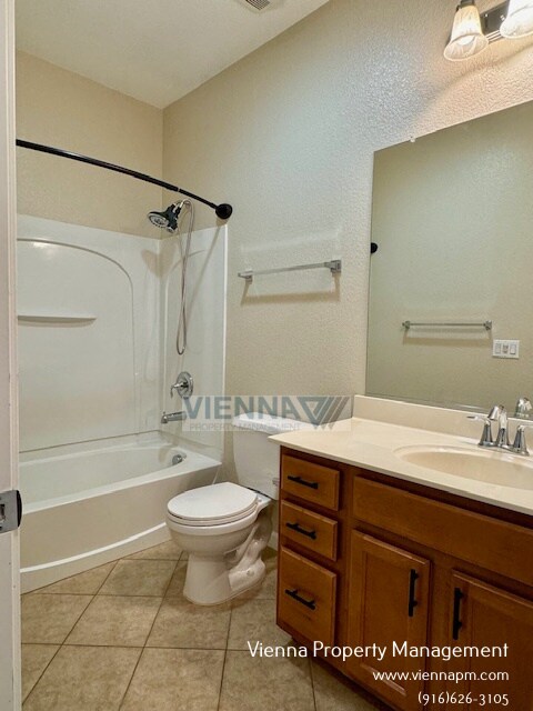 Building Photo - 2108 Las Palomas Loop