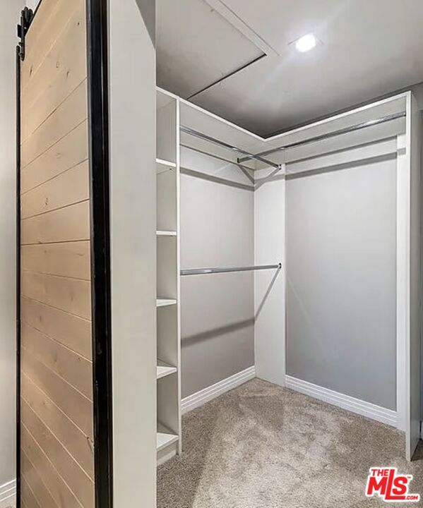 Building Photo - 930 N Doheny Dr