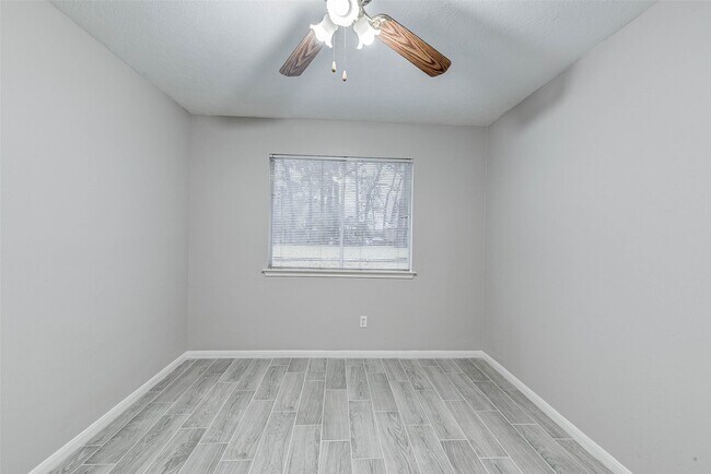 Building Photo - 7815 Barnhill Dr
