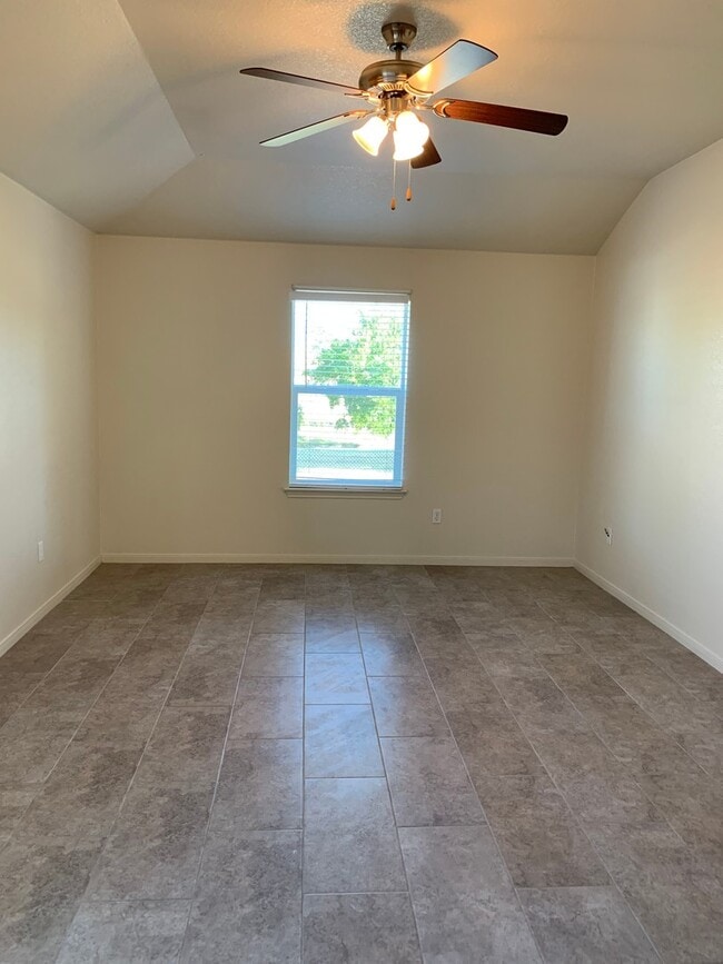 Building Photo - 4 Bdrm 2.25 Bath in Copperas Cove