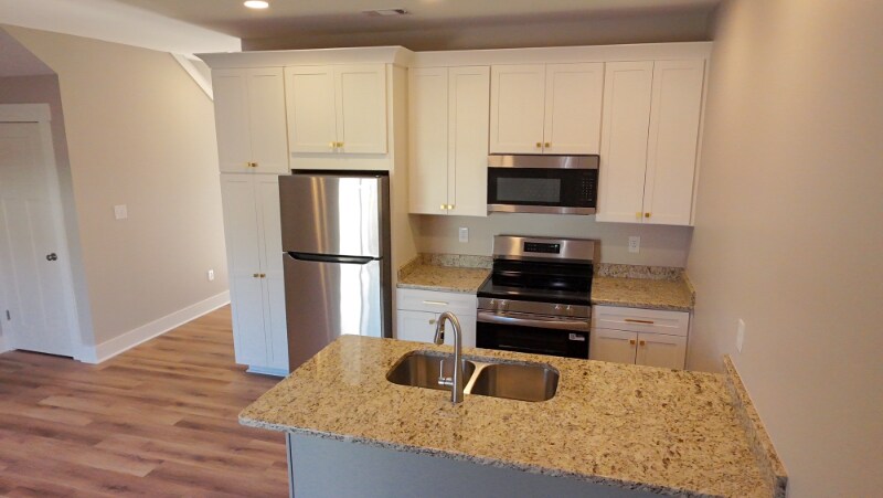 Building Photo - 231 Pineneedle Rd