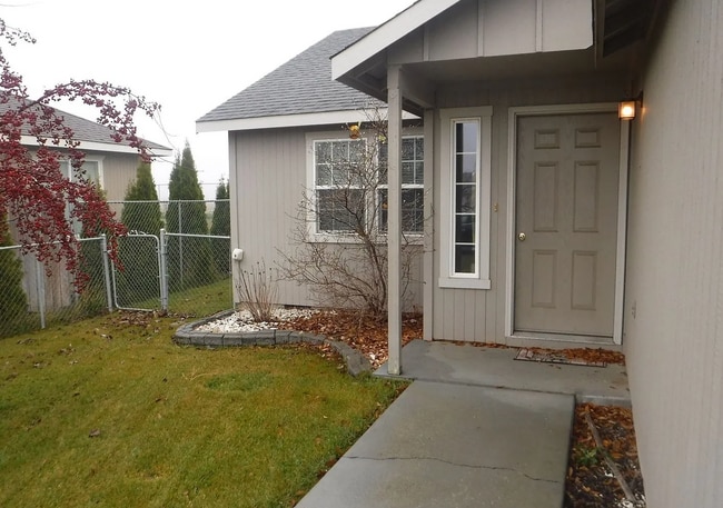 Building Photo - Cute 3 Bed 2 Bath Home!