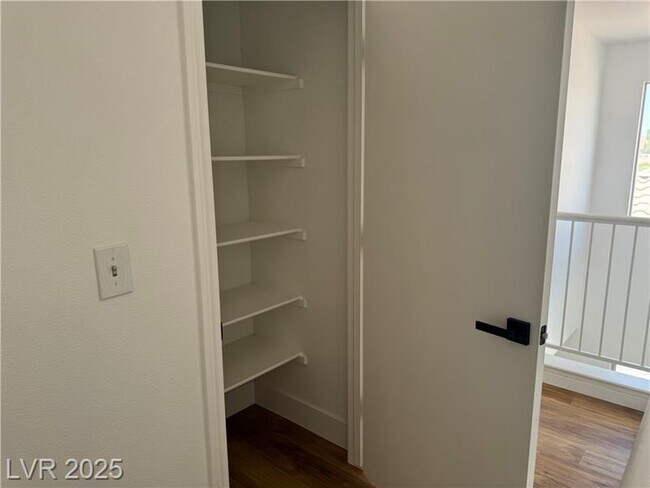 Building Photo - 8725 Russet Hills Ct