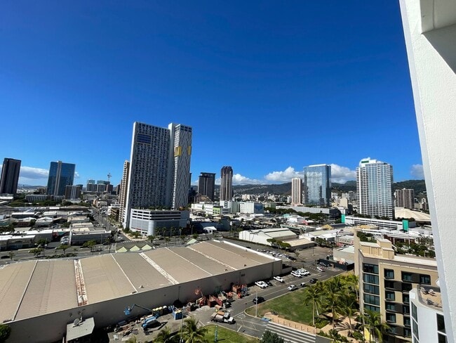 Building Photo - Brand NEW! Koula Studio