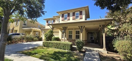 Building Photo - Elegant 4 Bedroom 4 Bath Mountain House So...