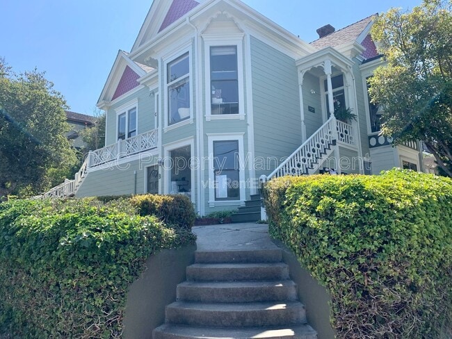 Building Photo - 489 Laurel Ave