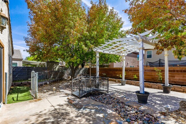 Building Photo - 3 Bedroom Single Story Northwest Vegas Home