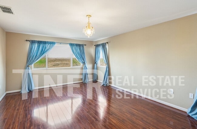 Building Photo - 3576 Hume St