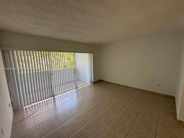 Building Photo - 9367 Fontainebleau Blvd