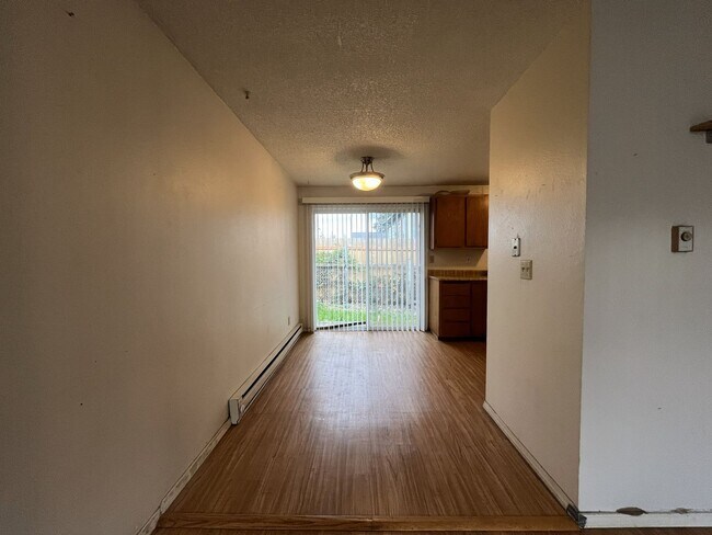 Building Photo - CCO867