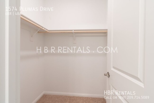 Building Photo - 1574 Plumas Dr