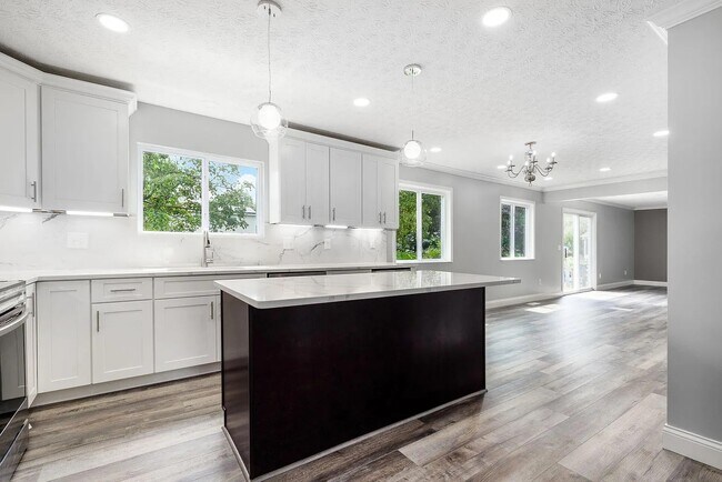 Building Photo - 2125 Scottingham Dr