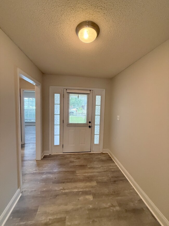 Building Photo - 211 High Green Dr