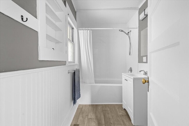 Building Photo - 1144 Canyon Ave