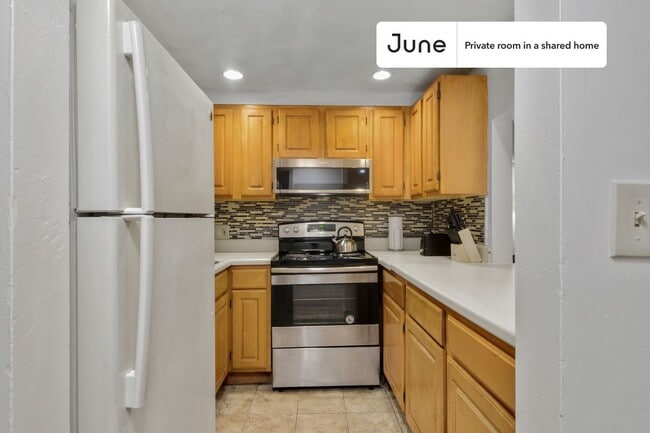 Building Photo - Room in Shared 3 bed/1 bath home
