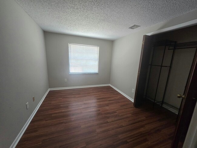 Building Photo - 4901 Dewey Rose Ct