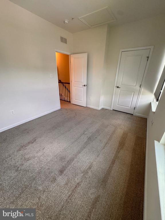 Building Photo - 624 Ravenwood Dr