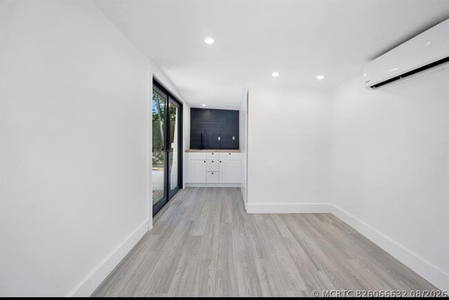 Building Photo - 823 33rd St