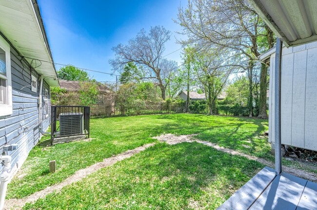 Building Photo - 3910 Luca St