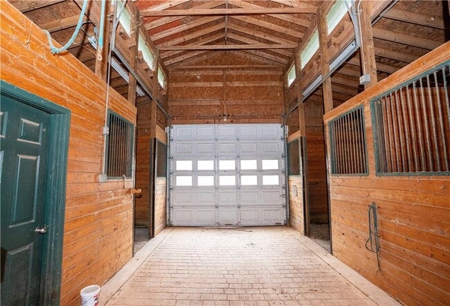 Building Photo - 611 Couch Rd