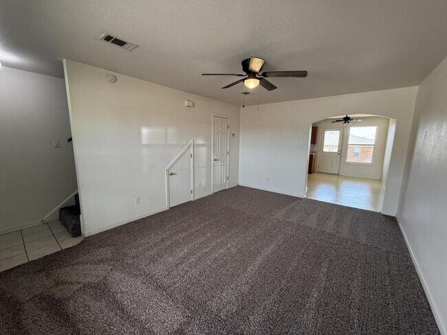 Building Photo - 705 S Amy Ln