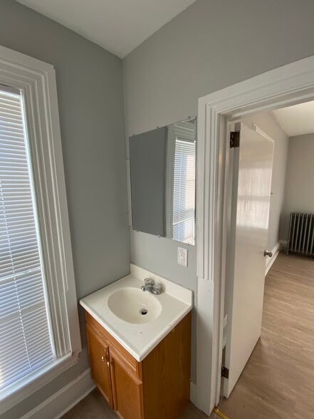 Bathroom - 1238 Memorial Ave