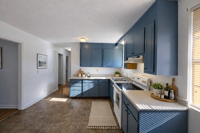 Building Photo - Charming 3 Bedroom 1 Bathroom Brick Home