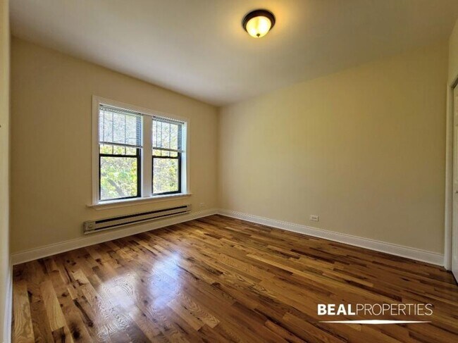 Building Photo - 2 bedroom in CHICAGO IL 60657