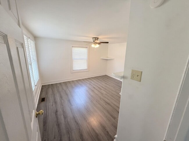 Building Photo - Charming, spacious 3-Bedroom Home in Central Columbia