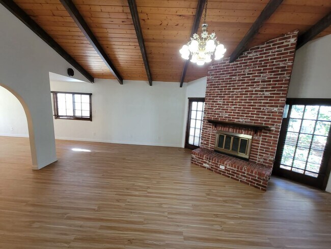 Building Photo - Torrance - 3 bd / 2 ba Home! GREAT LOCATION!!