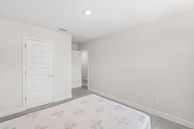 Building Photo - 692 NE Turtleback Trail