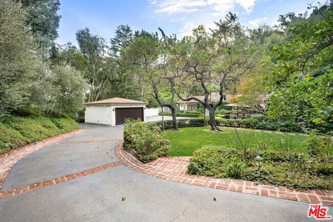 Building Photo - 7692 Woodrow Wilson Dr