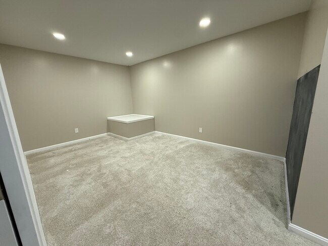 Building Photo - Single Family Home