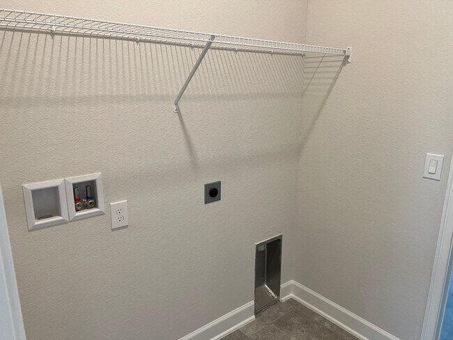Building Photo - Rent this brand-new home in Davenport today!