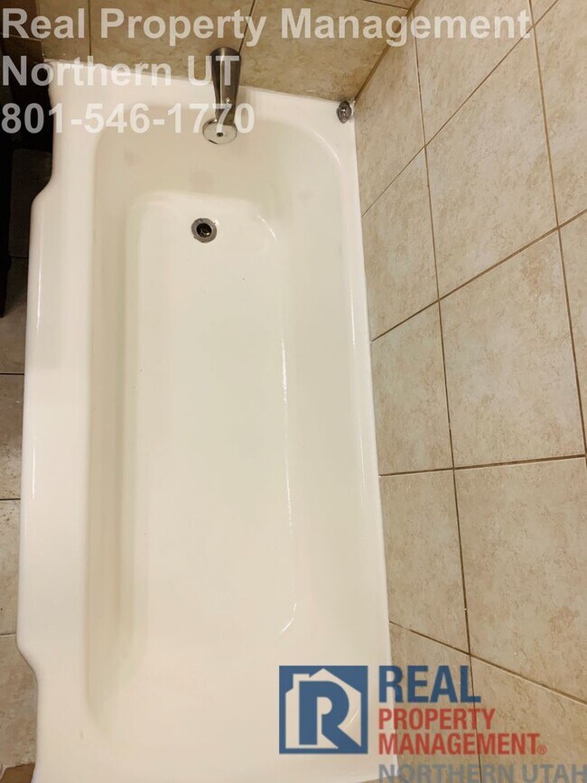 Building Photo - 3 Bed 1 Bath Ogden Home Now Available!