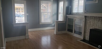 Building Photo - 1 br, 1 bath Triplex - 3389 Mulberry Stree...