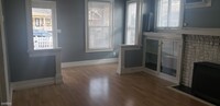 Building Photo - 1 br, 1 bath Triplex - 3389 Mulberry Stree...