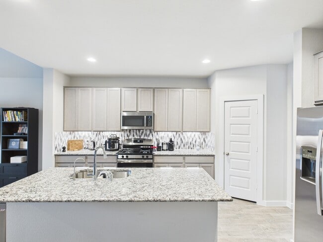 Building Photo - 11823 Maple Oak Dr