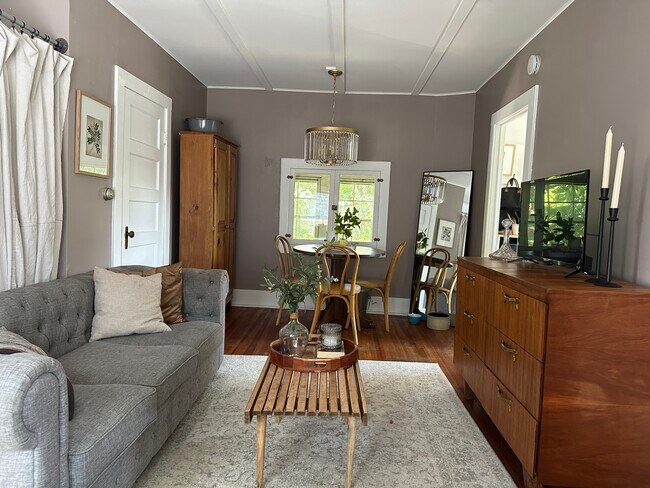 Building Photo - 208 Lake Ave