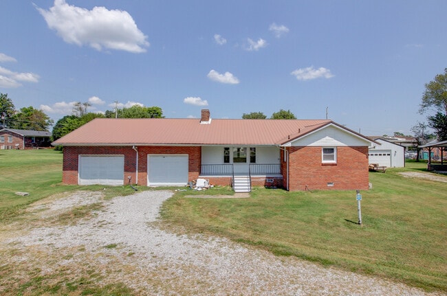 Primary Photo - 104 W McReynolds Dr