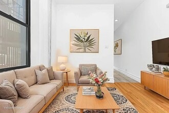 Building Photo - 493 Seventh Avenue