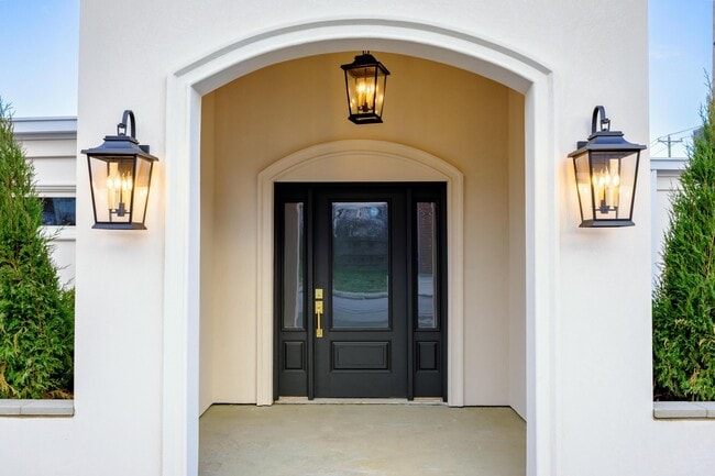 Building Photo - 265 Trunk St NE