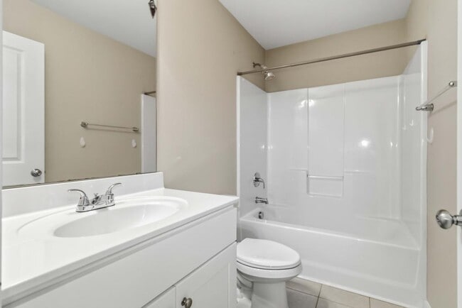 Building Photo - 730 Elmbrook Dr