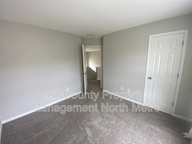 Building Photo - 9155 Friarbridge Dr