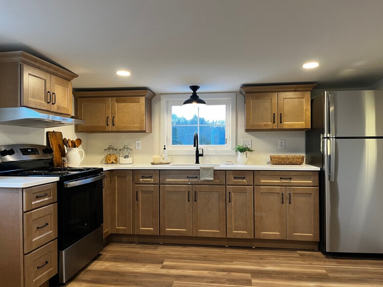 Primary Photo - 210 E Canal St