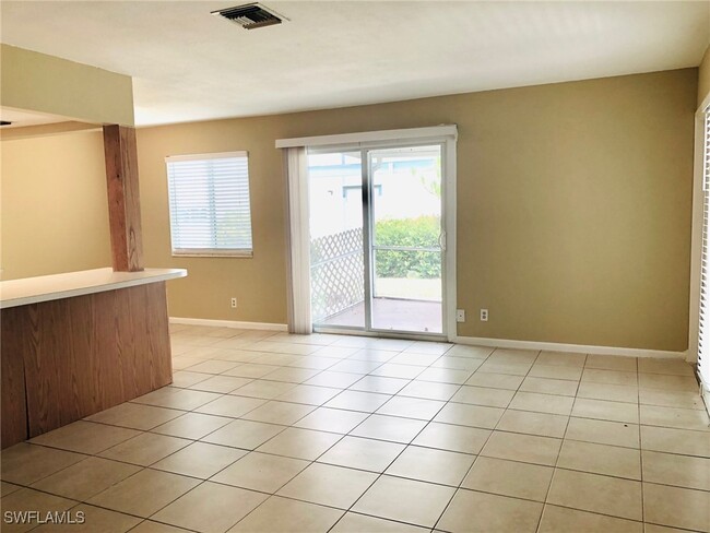 Building Photo - 3303 Royal Canadian Trace