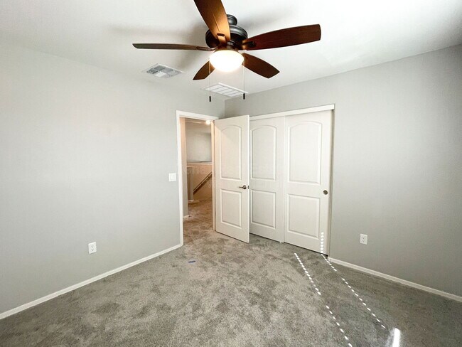 Building Photo - 8010 S Golden Bell Dr