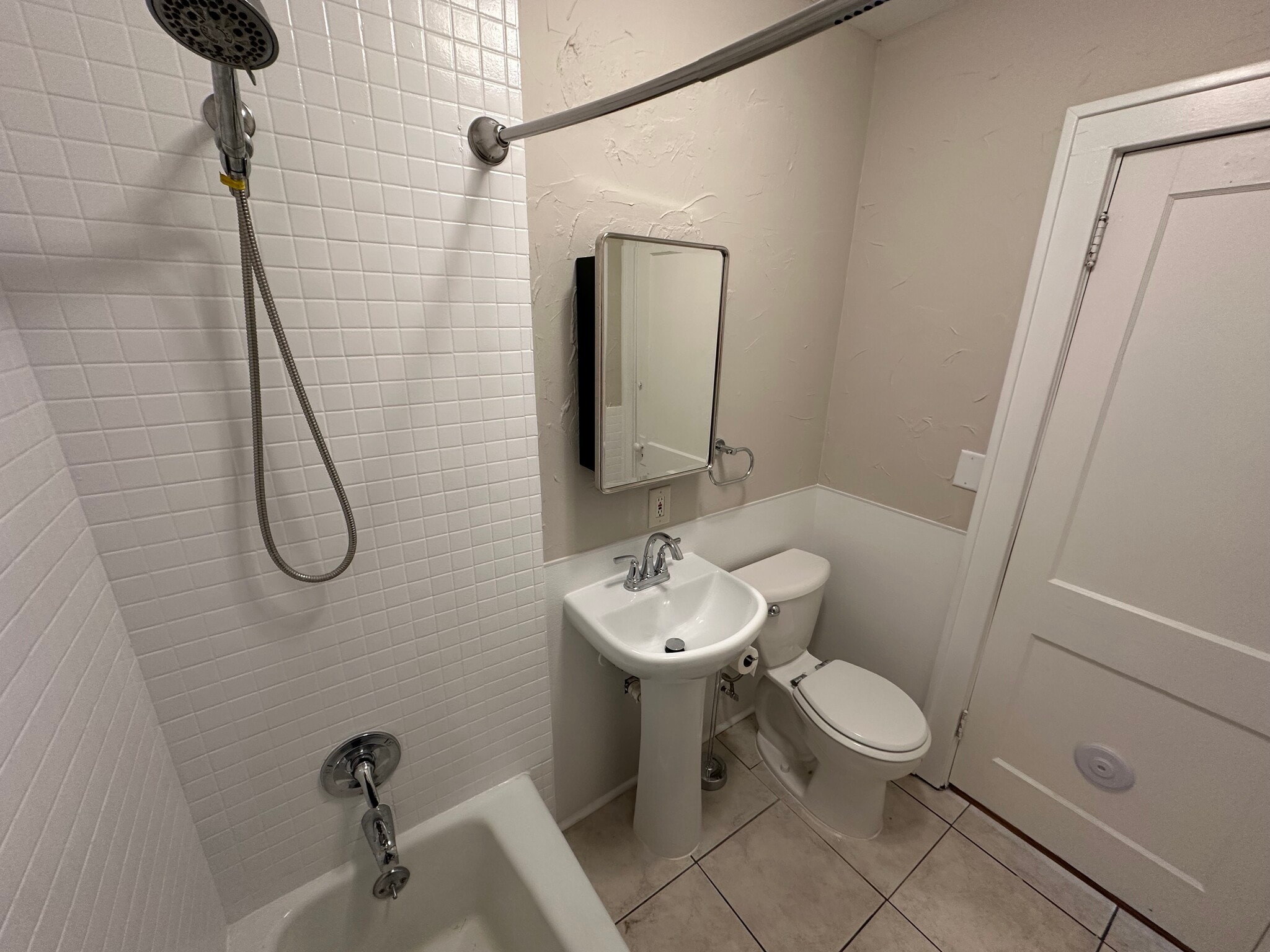 Building Photo - 235 Logan Ave N