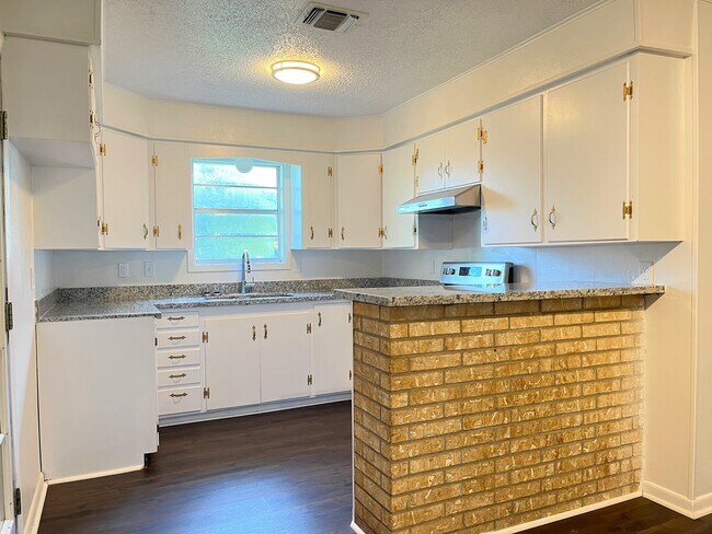 Building Photo - 409 La Bradford Dr